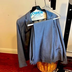 Ladies Banana Republic washable suit.